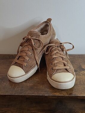 UGG Chestnut Brown Leather & Sheepskin Lace-Up Sneakers size 8